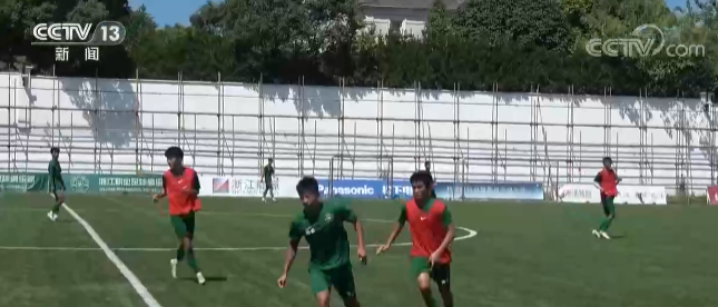 【首届中国青少年足球联赛启动】联赛打破壁垒助力校园足球蓬勃发展