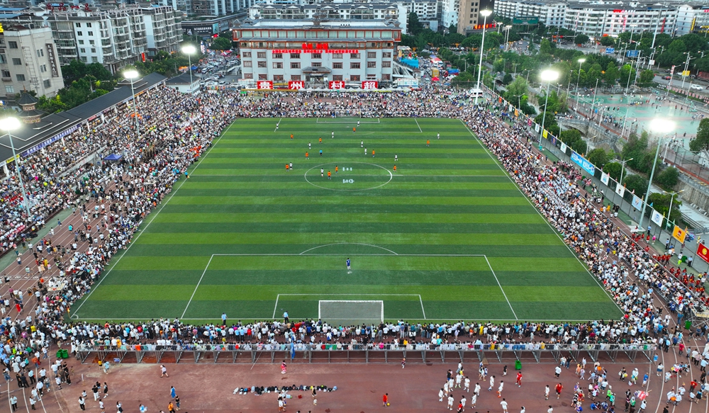 贵州榕江：“村超”之夜 全民共享的足球盛宴